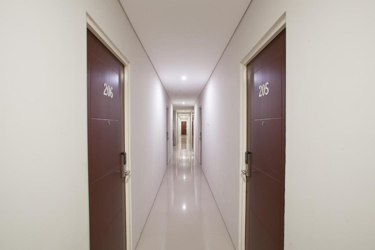 Reddoorz Near Pasar Turi Station Hotel Kapasari Exterior photo