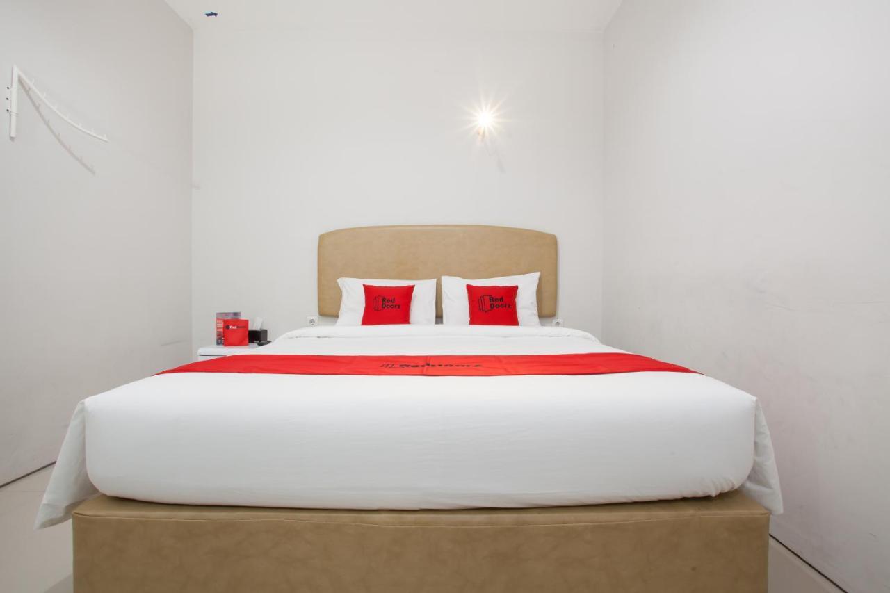 Reddoorz Near Pasar Turi Station Hotel Kapasari Exterior photo