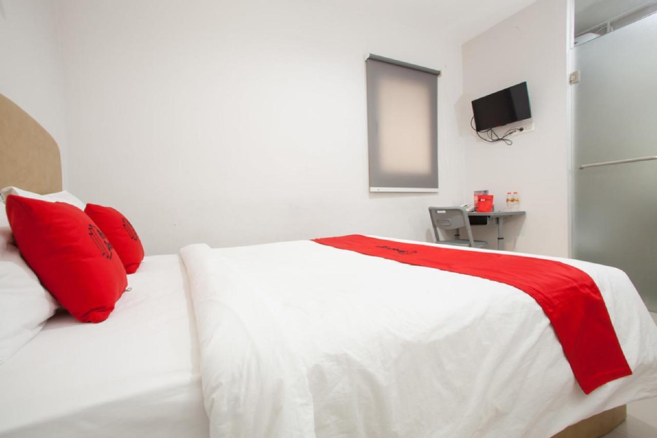 Reddoorz Near Pasar Turi Station Hotel Kapasari Exterior photo