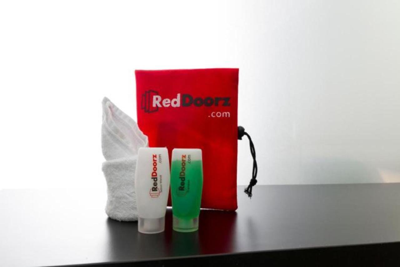 Reddoorz Near Pasar Turi Station Hotel Kapasari Exterior photo