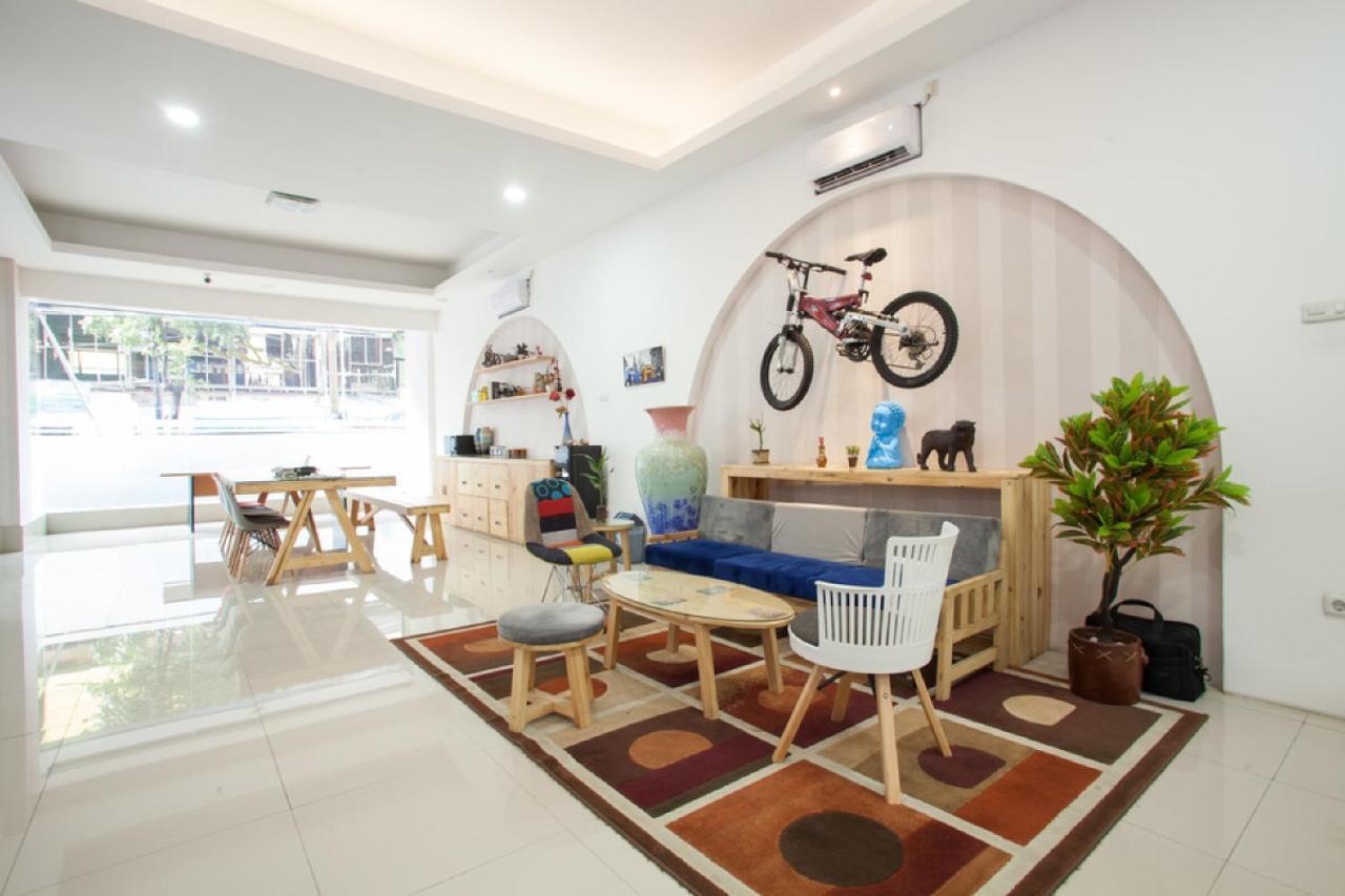 Reddoorz Near Pasar Turi Station Hotel Kapasari Exterior photo